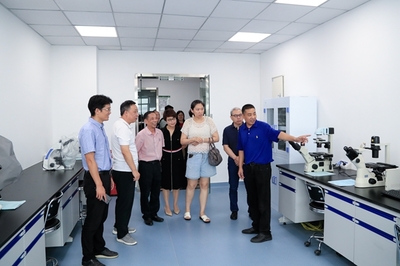 農(nóng)業(yè)農(nóng)村部人力資源開發(fā)中心處長(zhǎng)何兵存一行來校調(diào)研(圖)